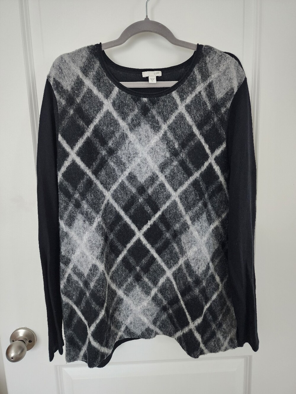 J. Jill Black & Gray Argyle Crewneck Sweater. Dressy And Stylish! Size XL.